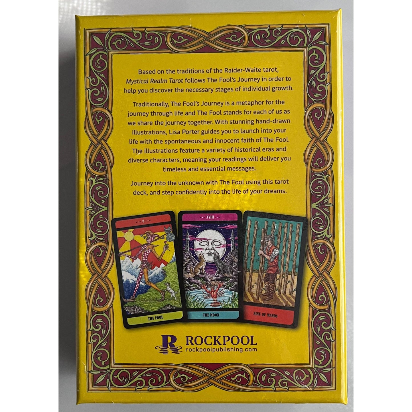 Tarot del Reino Místico (78 cartas y libro de 96 páginas)