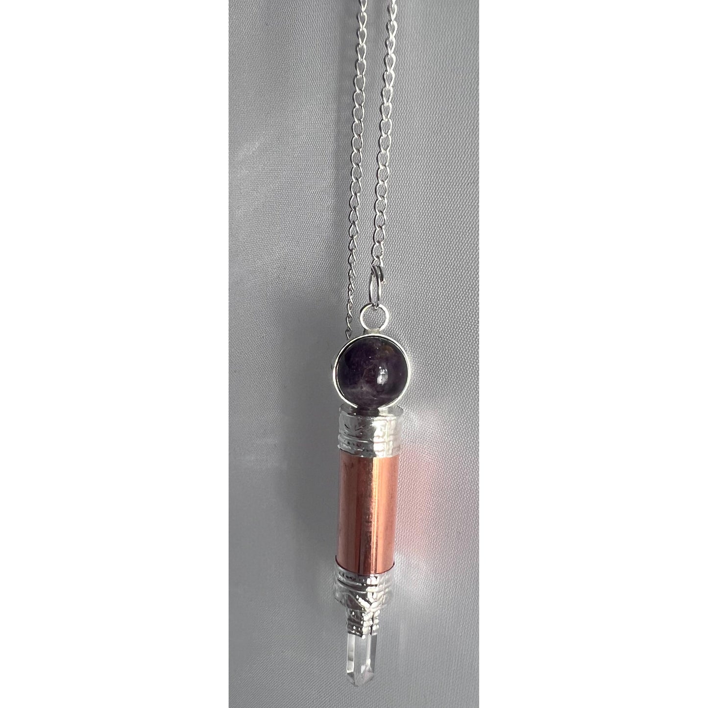 Péndulo de metal con varita de amatista y cobre